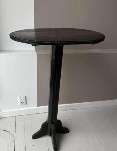 Antikt svensk sidebord