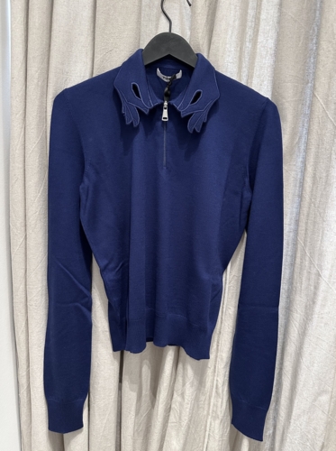 Polo with hands