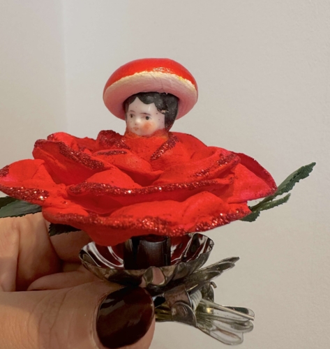 Svampe-pige i rose