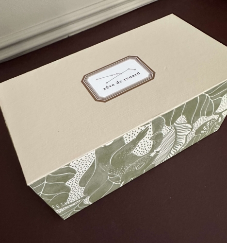 Tissue box