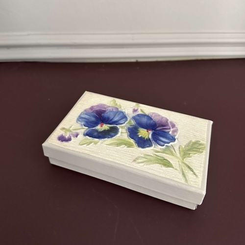 Æske med blomster