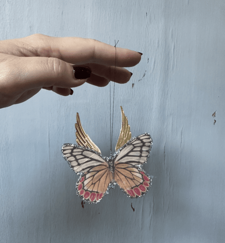 Sommerfugl med guldvinger